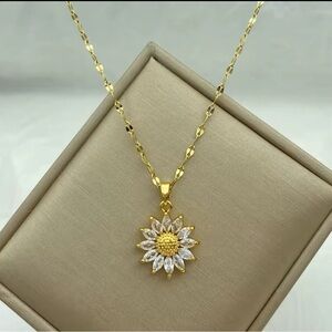 18K Gold Bohemian Sunflower Baguette
Diamond Inlay Flower Pendant Necklace